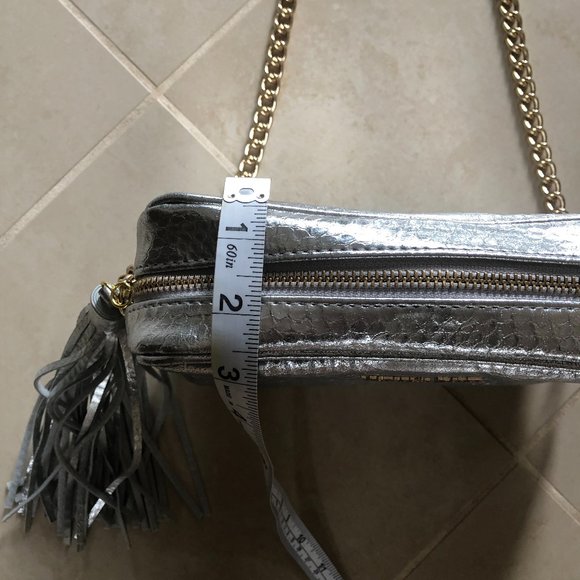 NEW - Victoria's Secret Silver Chain Link Strap Faux Snakeskin Crossbody Bag - Picture 13 of 15